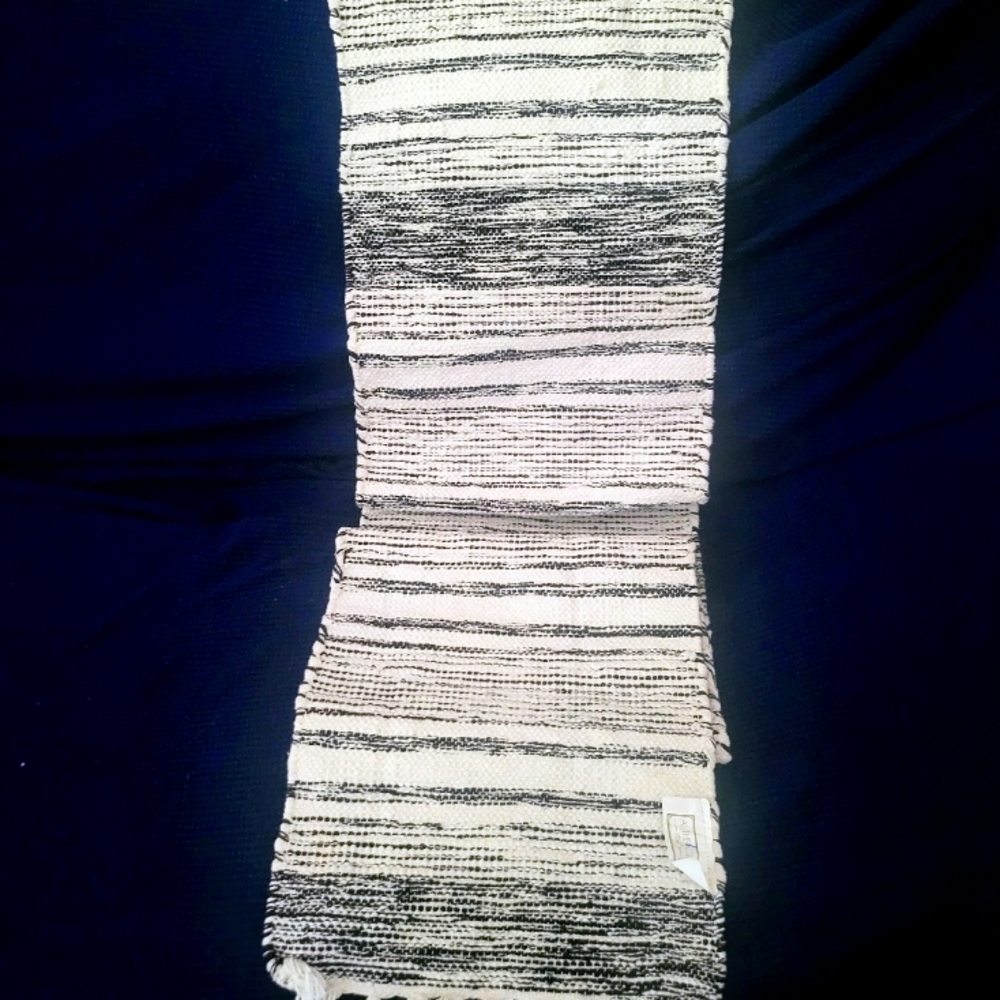Authentique Brand Thick Black & White Woven Table Runner NWOT 36 in by 14 in